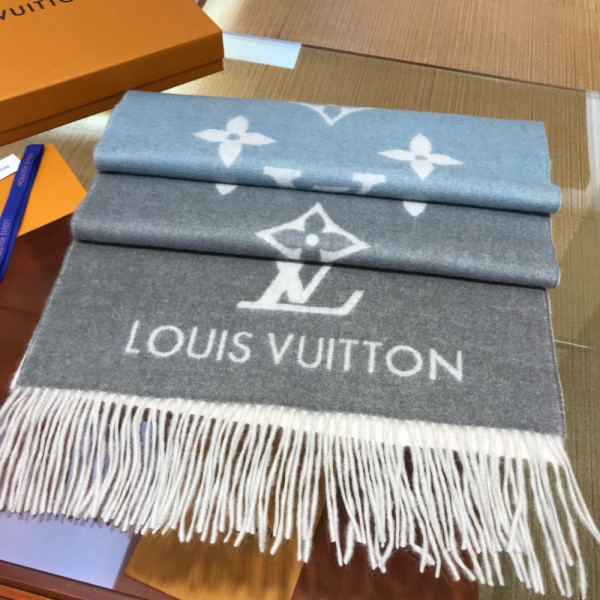 l**is V*t*n reykjavik gradient scarf